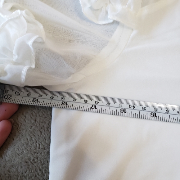 Elie Mccarthy white Top with Ruffle Sleeve and shiny unfunctional buttons Size M - Picture 10 of 16
